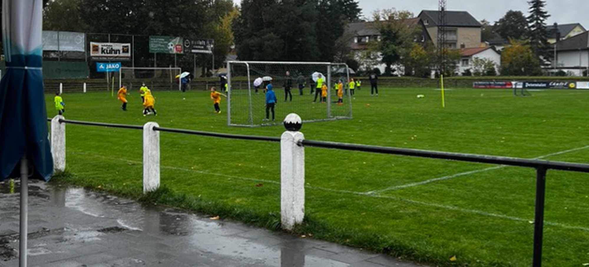 Fußballspiele bei Regenwetter: Tipps und Empfehlungen für Kinder und Soccer Moms